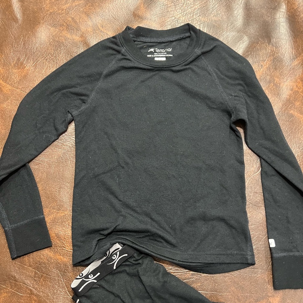 Gently used Terramar base layer size small children’s unisex